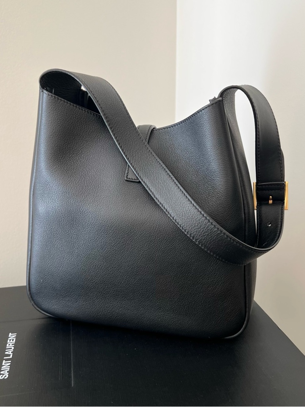 Saint Laurent Le 5 À 7 Supple Small Grained Leather - Picture 2 of 12